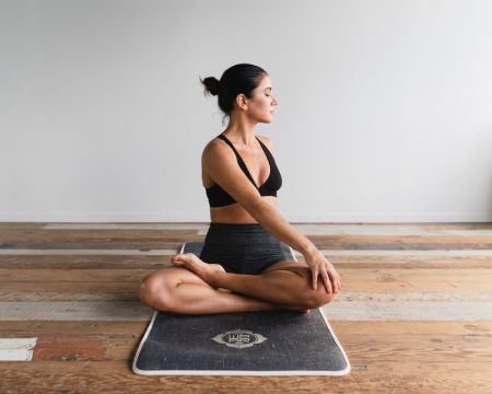 Yoga-per-dimagrire-un-approccio-olistico-alla-perdita-di-peso